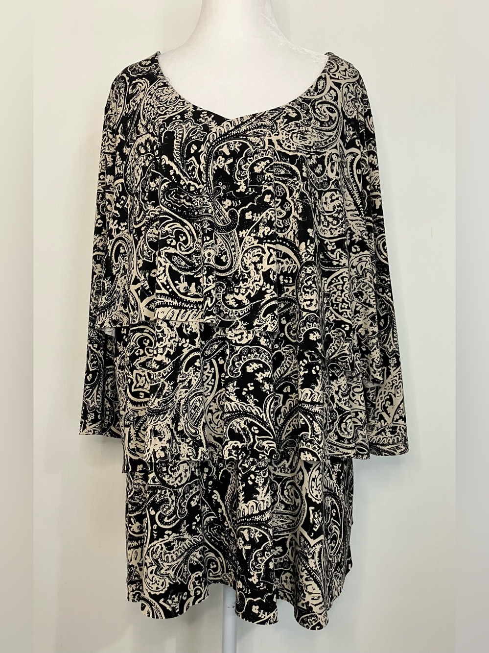 Susan Graver Knit Top Women’s 2X Black Tan Paisley Teired Ruffle Popover Work